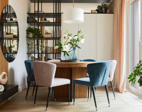 Salle a manger au tendance bois et couleurs