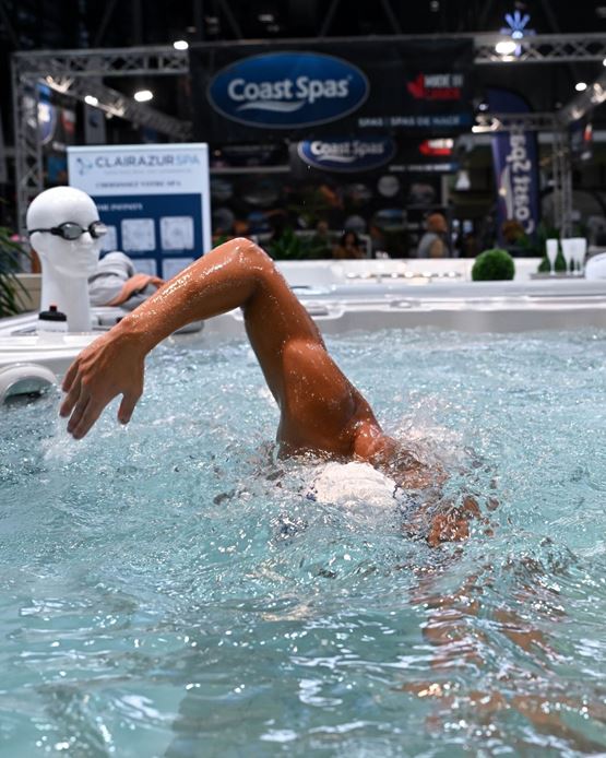 nageur dans une piscine sur Foire de Paris