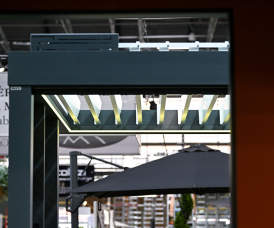 Pergola extérieure grise sur Foire de Paris