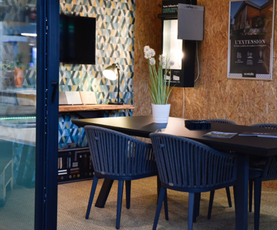 Un salon dans une véranda